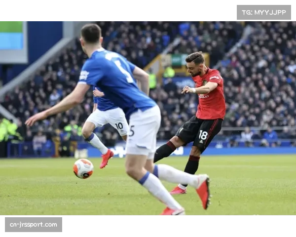 “库尼亚训练中撞击，曼联锋线出战埃弗顿成疑”