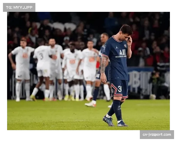 伊科内头球破门点燃反击，巴黎FC绝平过程战术执行力